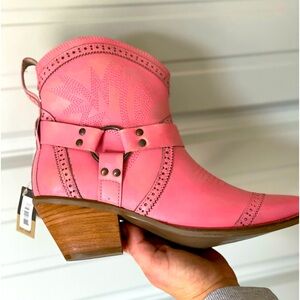 Dingo Women's Gummy Bear Leather Bootie Pink - Medium